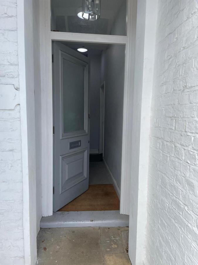 Wonderful 3 Bed Flat With Private Garden In Wimbledon - 1 The Queens Daire Londra Dış mekan fotoğraf